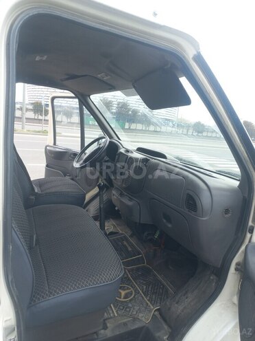 Ford Transit-9