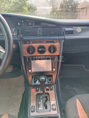 Mercedes 190 1993, 203,695 km - 2.5 l - Quba