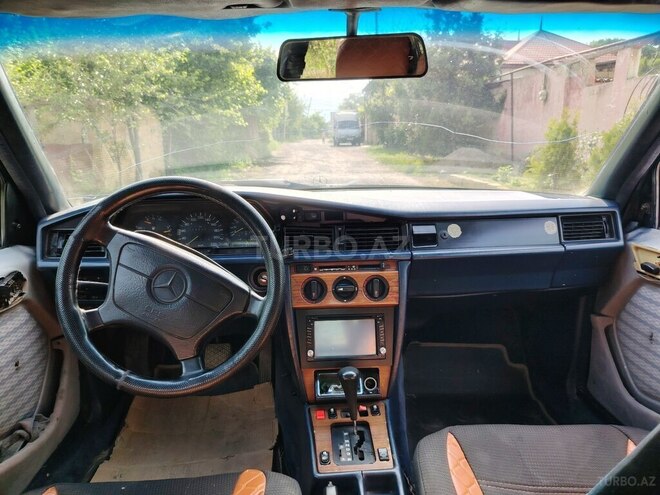 Mercedes 190 1993, 203,695 km - 2.5 l - Quba
