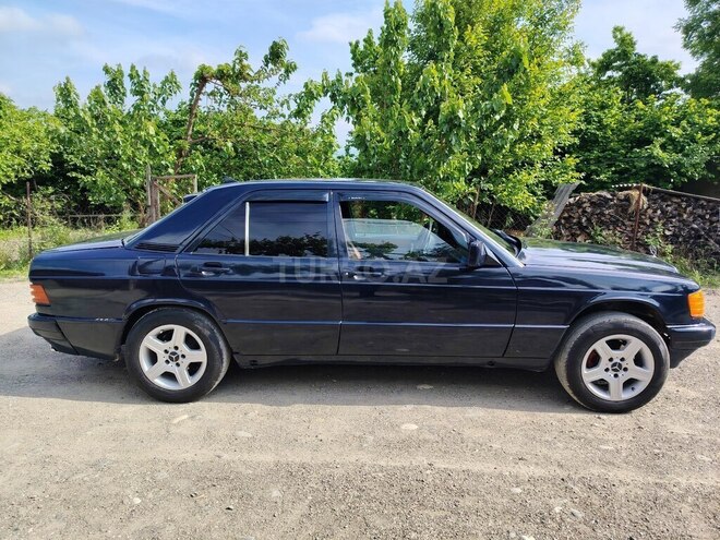 Mercedes 190 1993, 203,695 km - 2.5 l - Quba
