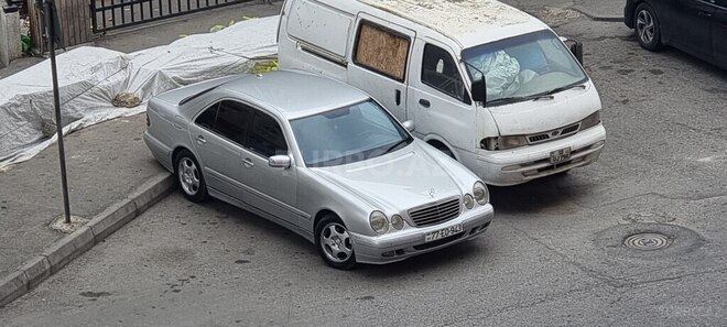 Mercedes E 220 d 2001, 422,000 km - 2.2 l - Bakı
