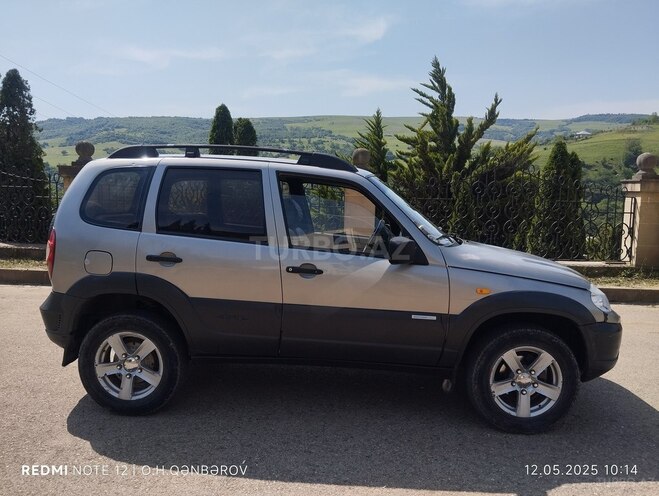 Chevrolet Niva 2011, 220,000 km - 1.7 l - Yardımlı