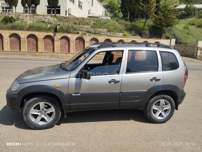 Chevrolet Niva 2011, 220,000 km - 1.7 l - Yardımlı