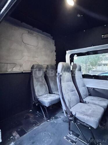 Ford Transit-10