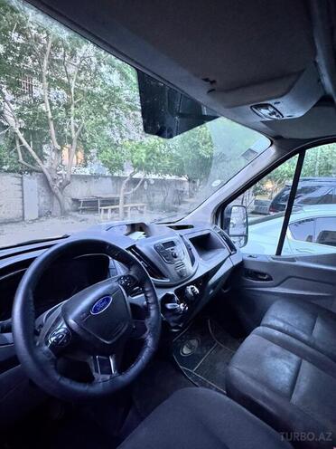 Ford Transit-8