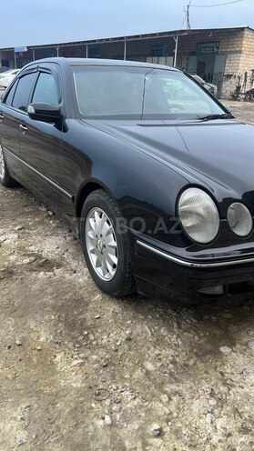Mercedes E 220 d 2000, 302,000 km - 2.2 l - Salyan