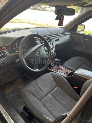 Mercedes E 220 d 2000, 302,000 km - 2.2 l - Salyan