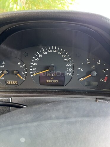 Mercedes E 220 d 2000, 302,000 km - 2.2 l - Salyan