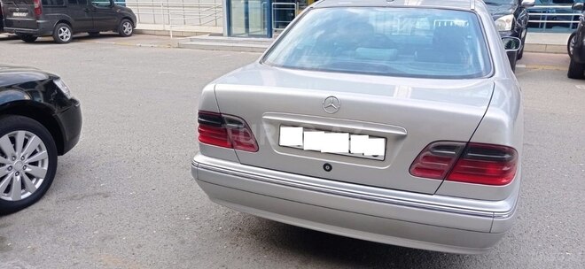 Mercedes E 270 2001, 430,000 km - 2.7 l - Bakı