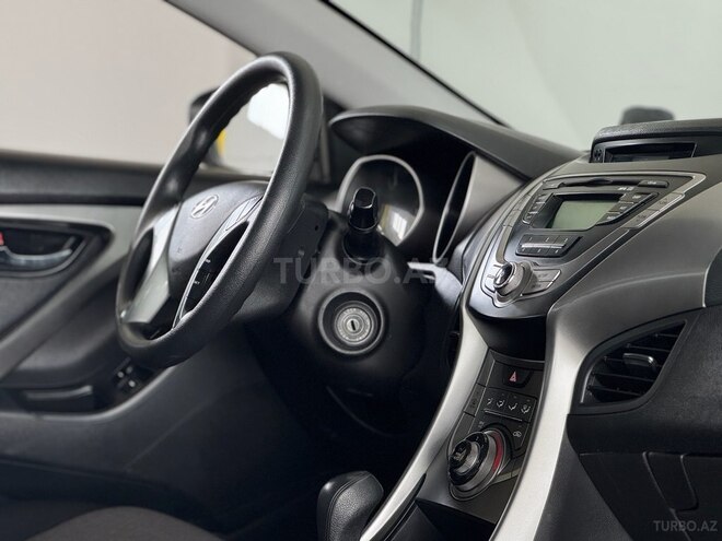Hyundai Elantra 2015, 176,000 km - 1.6 л - Bakı