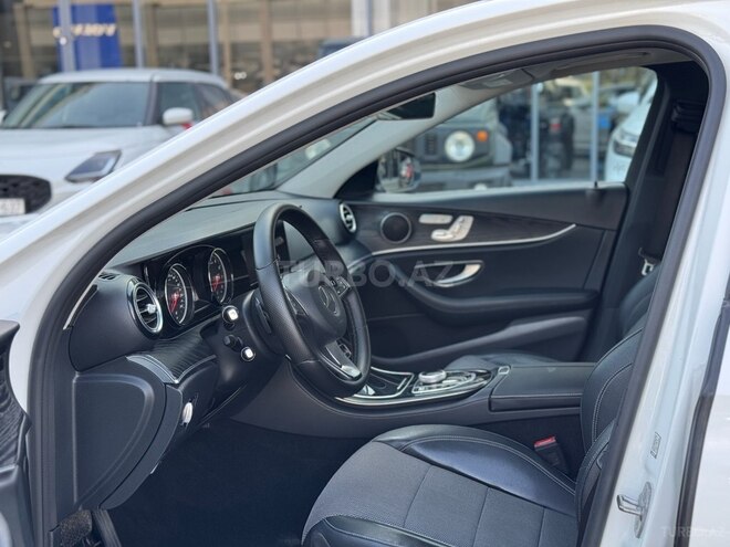Mercedes E 300-9