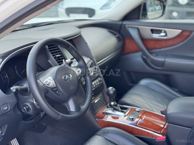 Infiniti FX37-8