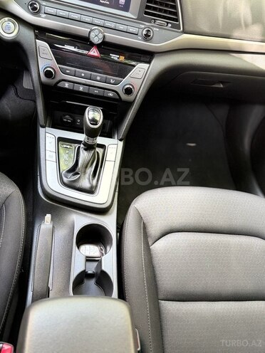 Hyundai Elantra 2017, 273,588 km - 2.0 l - Bakı
