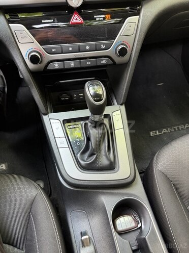 Hyundai Elantra 2017, 273,588 km - 2.0 l - Bakı