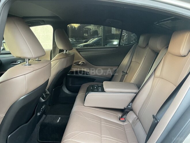 Lexus ES 300h 2023, 52,000 km - 2.5 l - Bakı