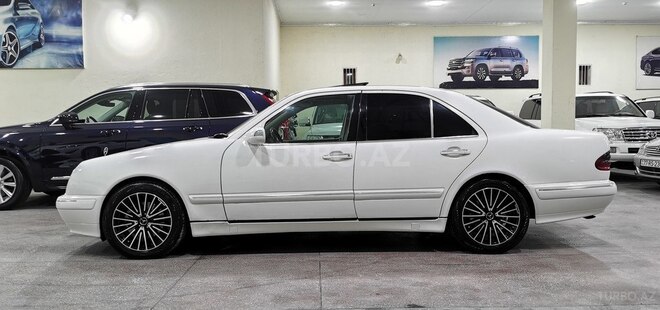 Mercedes E 320-6