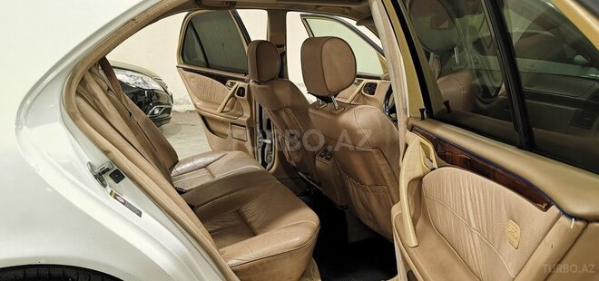 Mercedes E 320-17