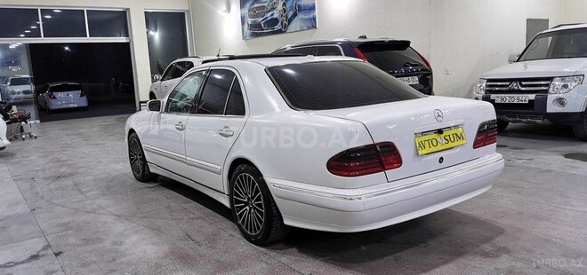 Mercedes E 320-5