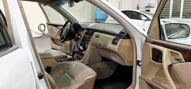 Mercedes E 320-13