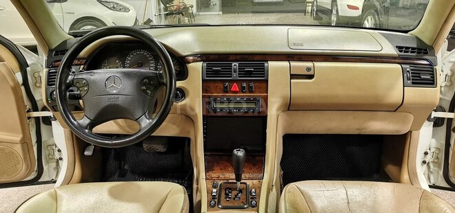 Mercedes E 320-12