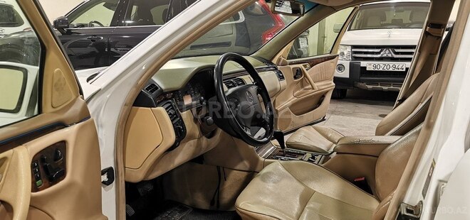 Mercedes E 320-19