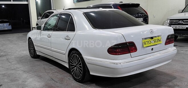 Mercedes E 320-4