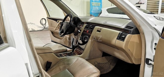 Mercedes E 320-16