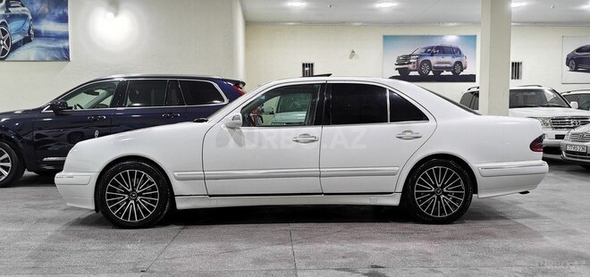 Mercedes E 320-7