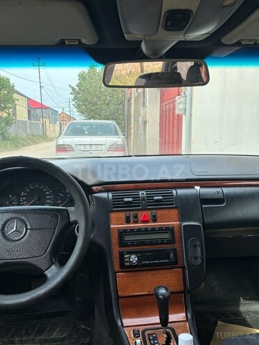 Mercedes E 220 d 1999, 615,000 km - 2.2 л - Bakı