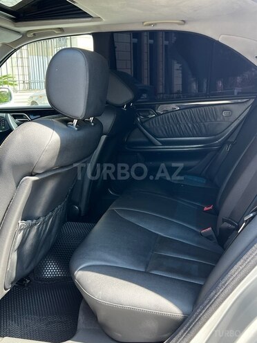 Mercedes E 240 2000, 400,000 km - 2.6 л - Bakı