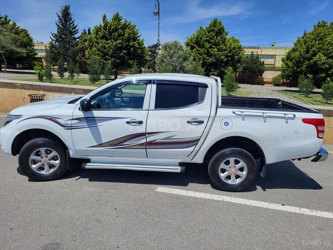 Mitsubishi L200 2016, 324,000 km - 2.5 l - Bakı