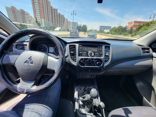 Mitsubishi L200 2016, 324,000 km - 2.5 l - Bakı