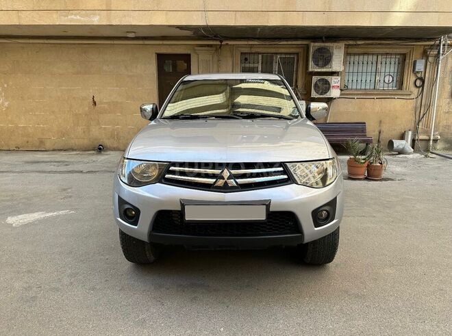 Mitsubishi L200 2013, 208,800 km - 2.5 l - Bakı