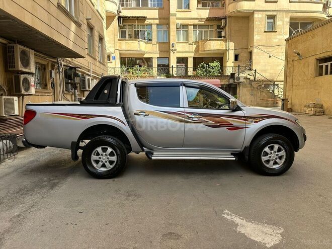 Mitsubishi L200 2013, 208,800 km - 2.5 l - Bakı