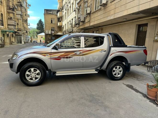 Mitsubishi L200 2013, 208,800 km - 2.5 l - Bakı