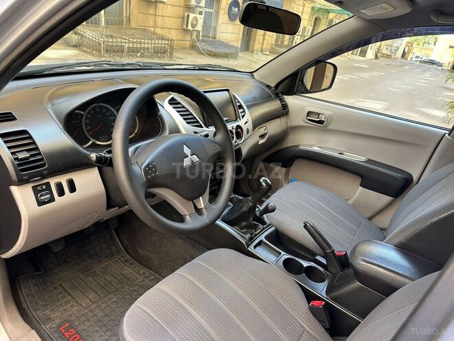 Mitsubishi L200 2013, 208,800 km - 2.5 l - Bakı