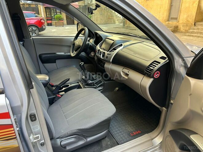 Mitsubishi L200 2013, 208,800 km - 2.5 l - Bakı