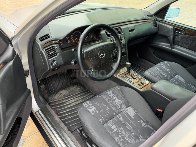 Mercedes E 240 1999, 205,000 km - 2.4 l - Gəncə