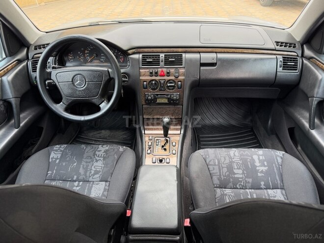 Mercedes E 240 1999, 205,000 km - 2.4 l - Gəncə