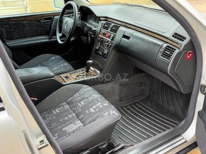 Mercedes E 240 1999, 205,000 km - 2.4 l - Gəncə