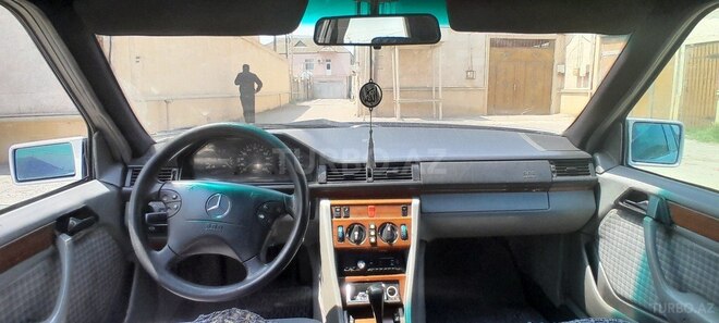 Mercedes E 250 1994, 225,000 km - 2.5 l - Bakı