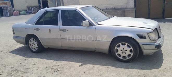 Mercedes E 250 1994, 225,000 km - 2.5 l - Bakı