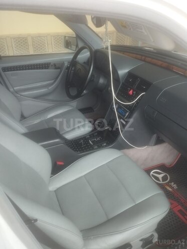 Mercedes C 230 1998, 303,166 km - 2.3 l - Saatlı