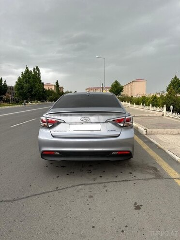 Hyundai Sonata-2