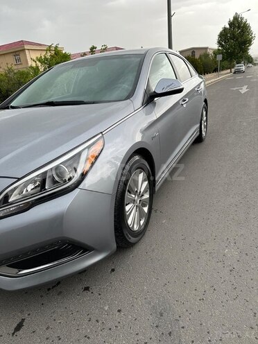Hyundai Sonata-4