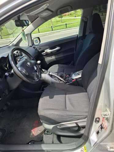 Toyota Auris 2009, 295,000 km - 1.4 l - Bakı