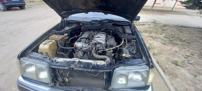 Mercedes E 250 1991, 355,568 km - 2.5 l - Sumqayıt