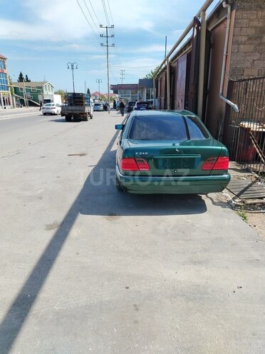 Mercedes E 240 1999, 257,000 km - 2.4 l - Bakı
