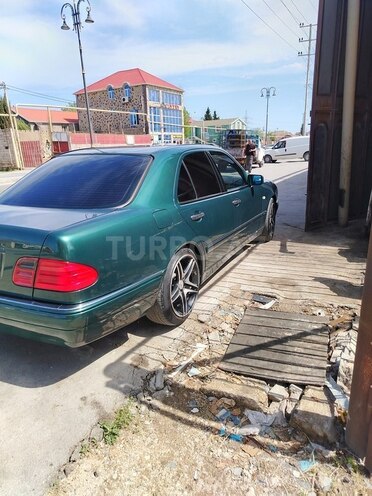 Mercedes E 240 1999, 257,000 km - 2.4 l - Bakı