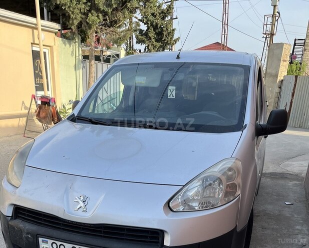 Peugeot  2013, 300,000 km - 1.6 l - Bakı